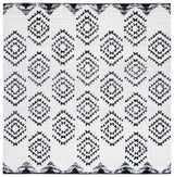 Safavieh Skyler Sky179A Ivory/Black Rugs.