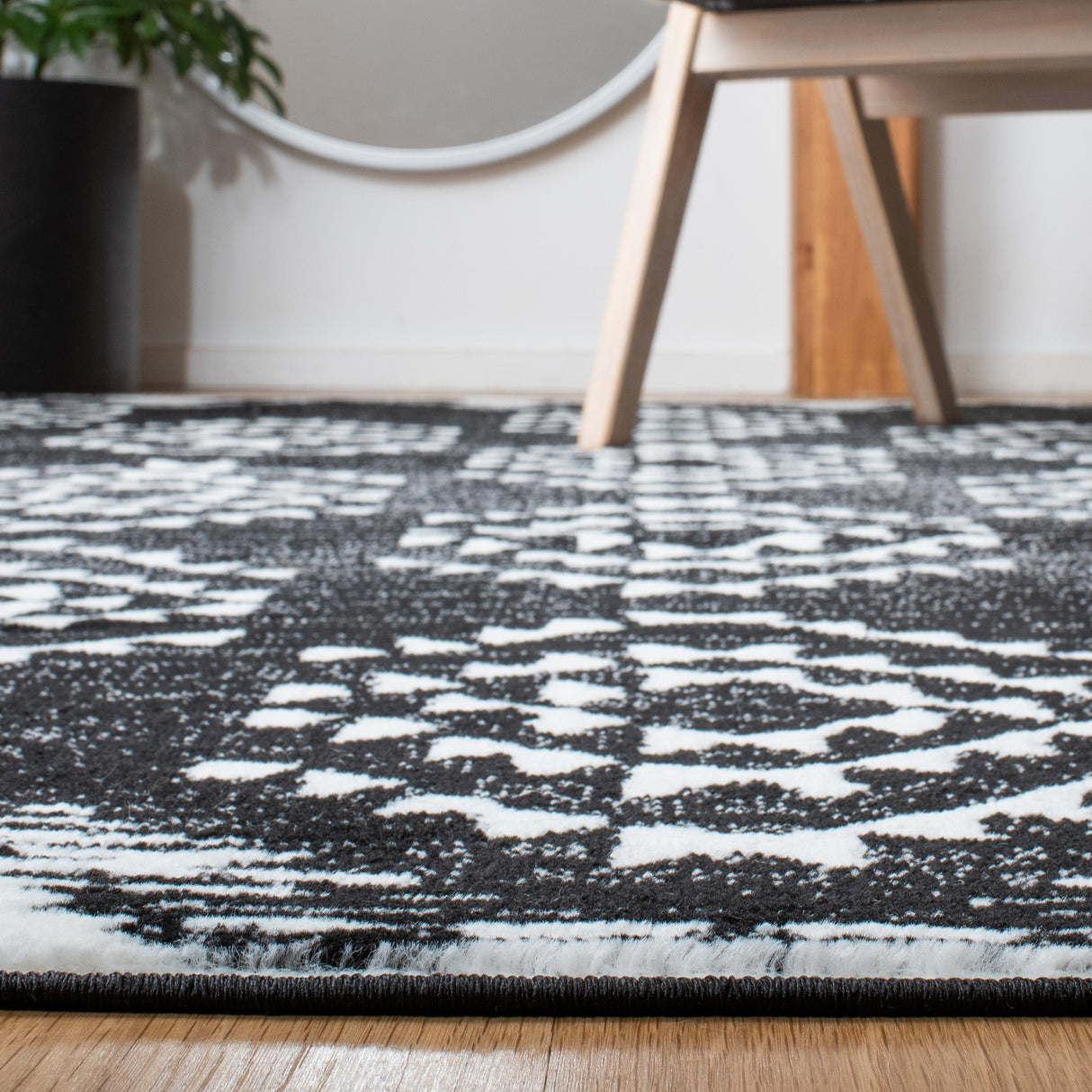 Safavieh Skyler Sky179Z Black/Ivory Rugs.