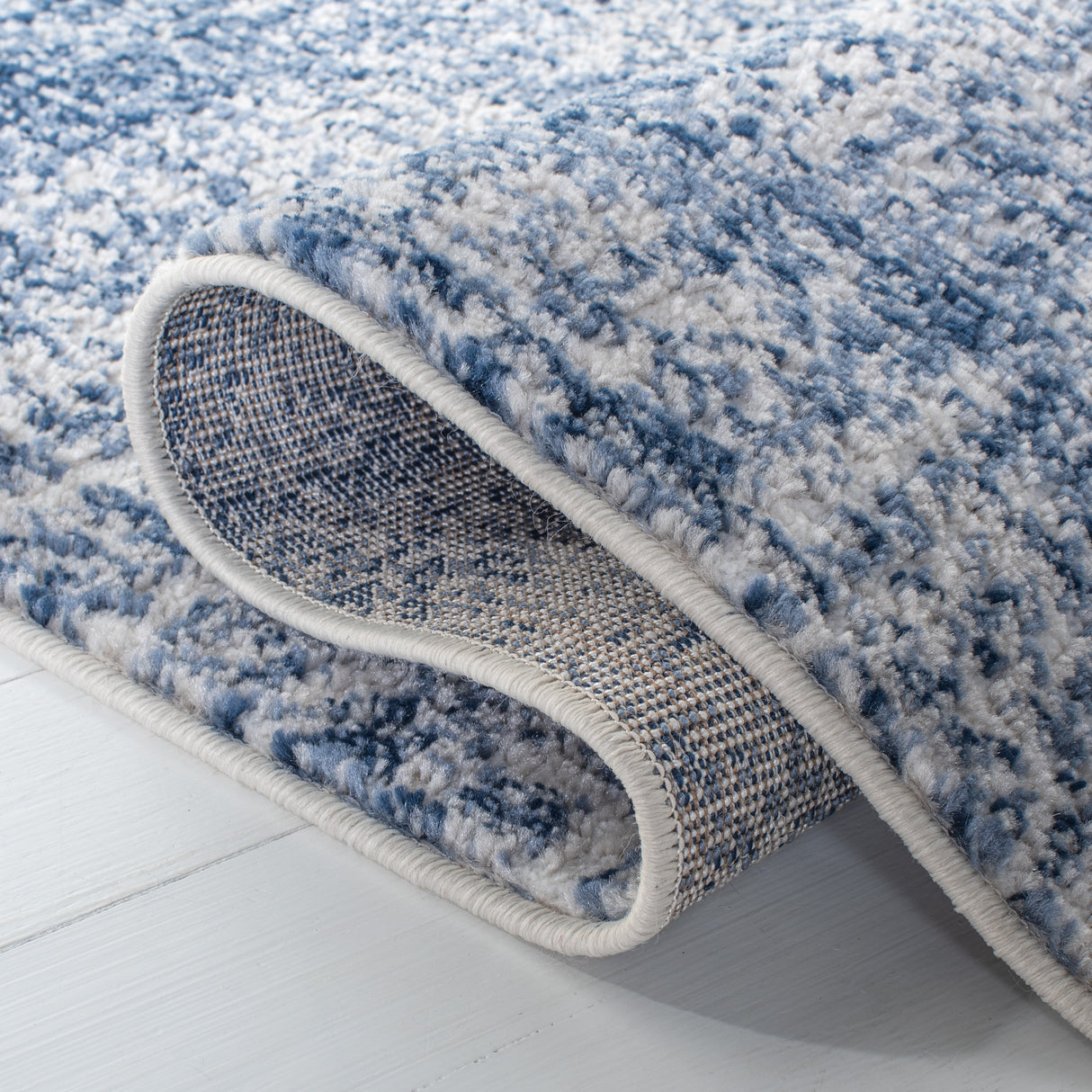 Safavieh Skyler Sky563A Ivory/Navy Rugs.