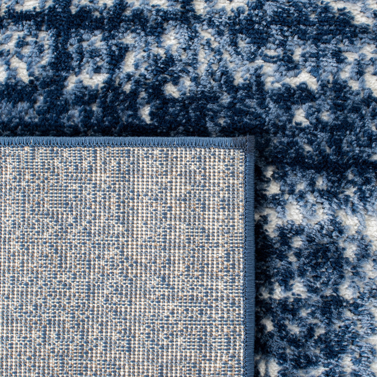 Safavieh Skyler Sky563N Navy/Ivory Rugs.