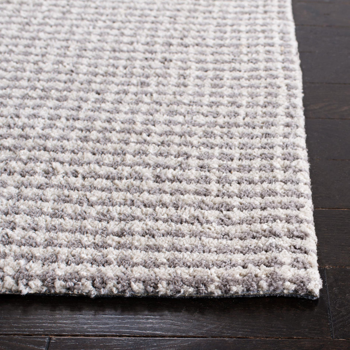 Safavieh Soho Soh478G Silver Rugs.