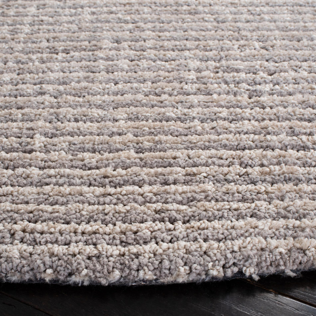 Safavieh Soho Soh478G Silver Rugs.