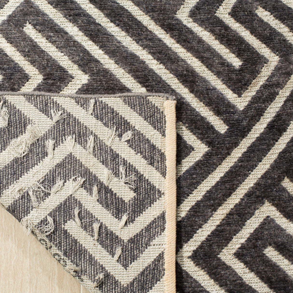 Safavieh Santa Fe Stf535B Charcoal/Silver Rugs.