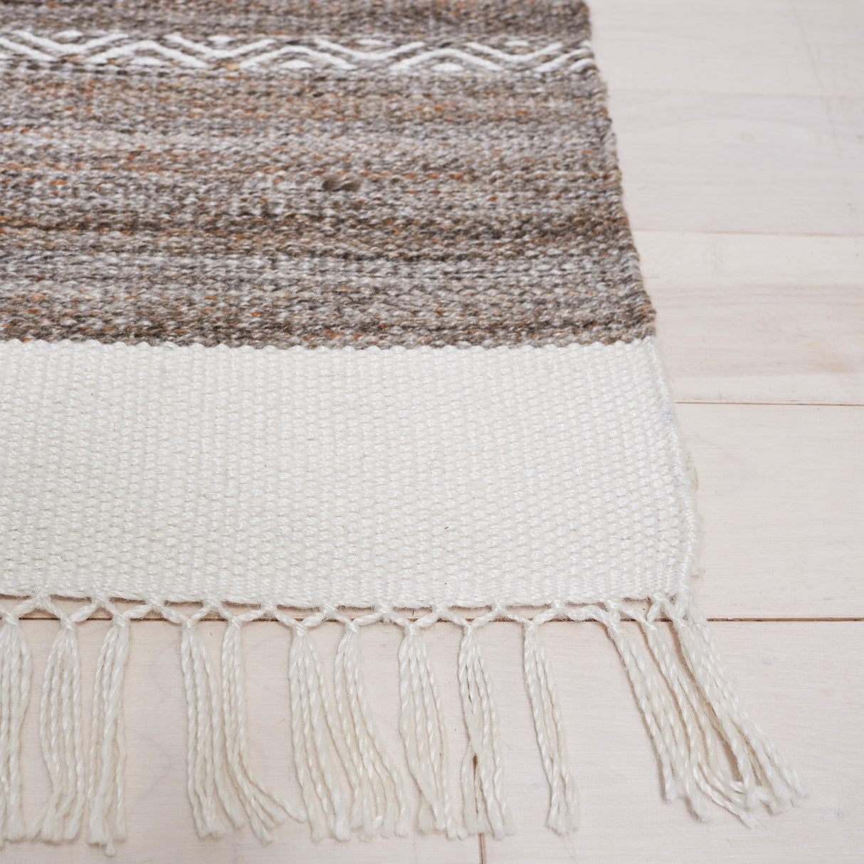 Safavieh Striped Kilim Stk101Z Black/Ivory Rug.