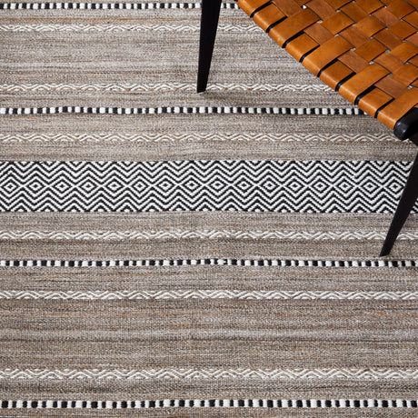 Safavieh Striped Kilim Stk101Z Black/Ivory Rug.