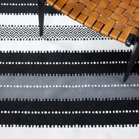 Safavieh Striped Kilim Stk103Z Black/Ivory Rug.