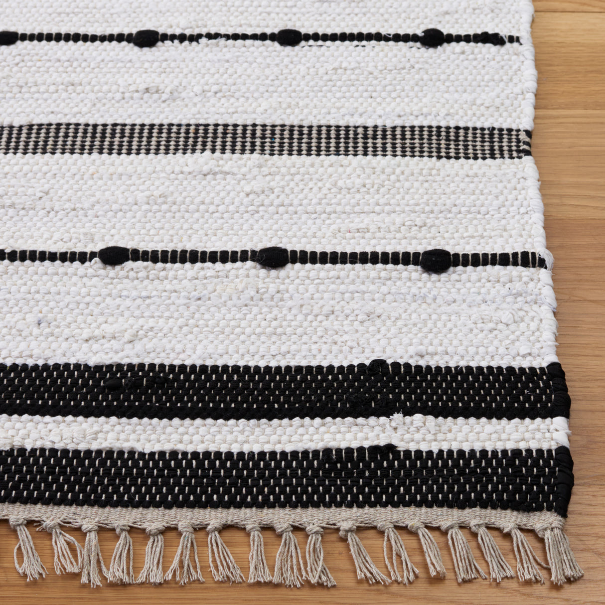 Safavieh Striped Kilim Stk201A Ivory/Black Rug.