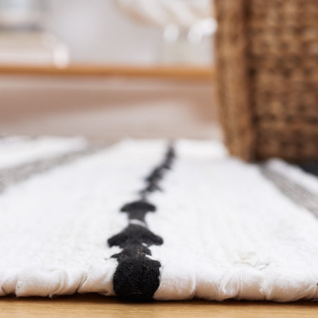 Safavieh Striped Kilim Stk201A Ivory/Black Rug.