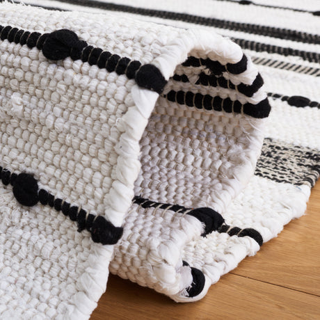 Safavieh Striped Kilim Stk201A Ivory/Black Rug.