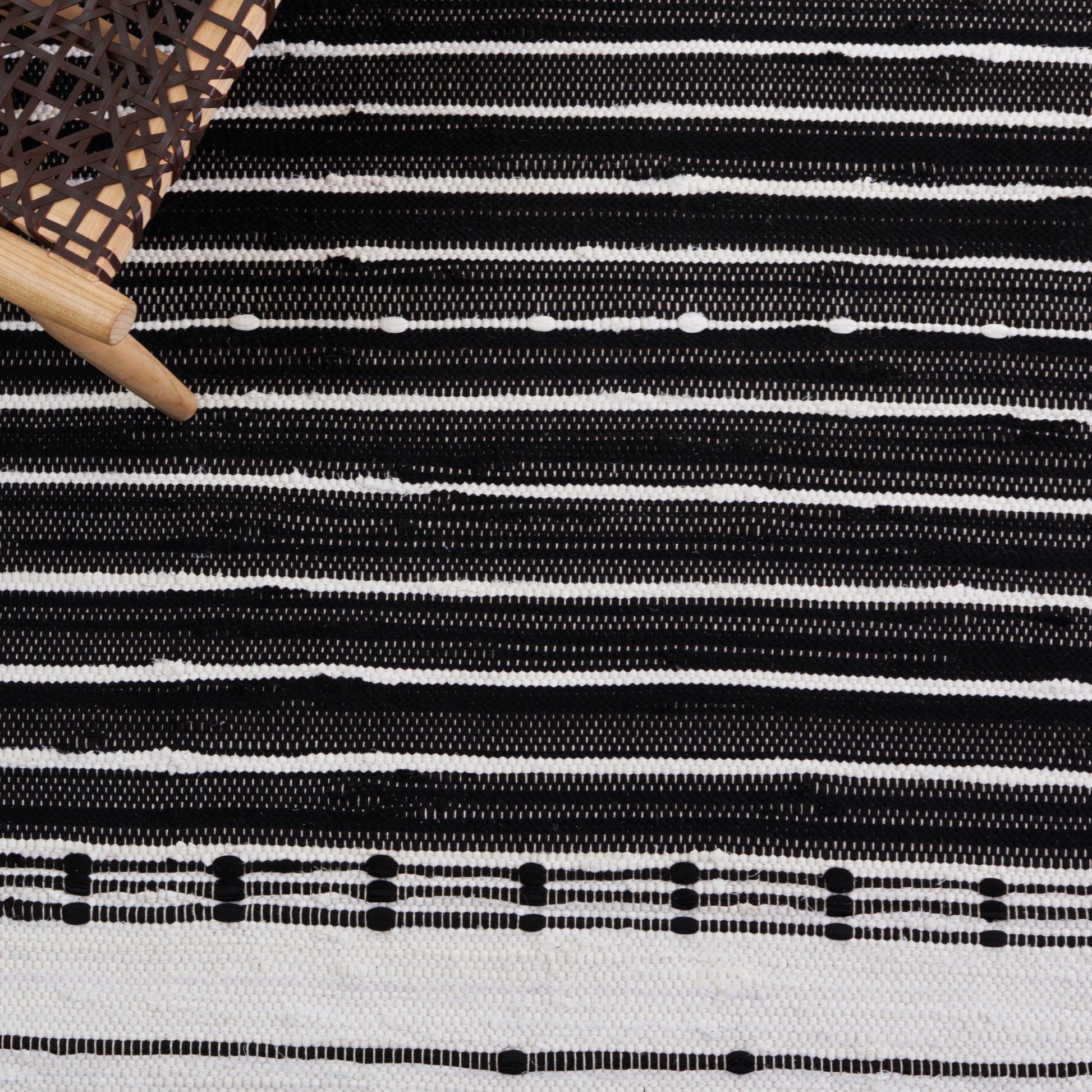 Safavieh Striped Kilim Stk202Z Black/Ivory Area Rug