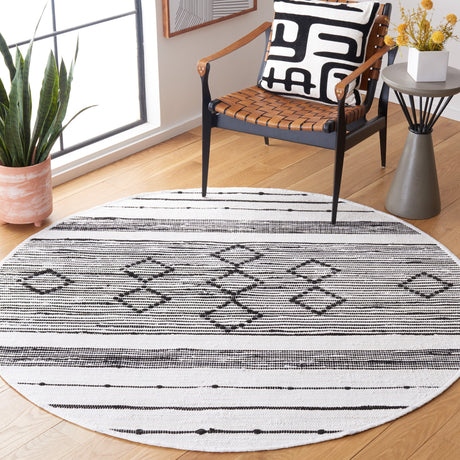 Safavieh Striped Kilim Stk203A Ivory/Black Rug.