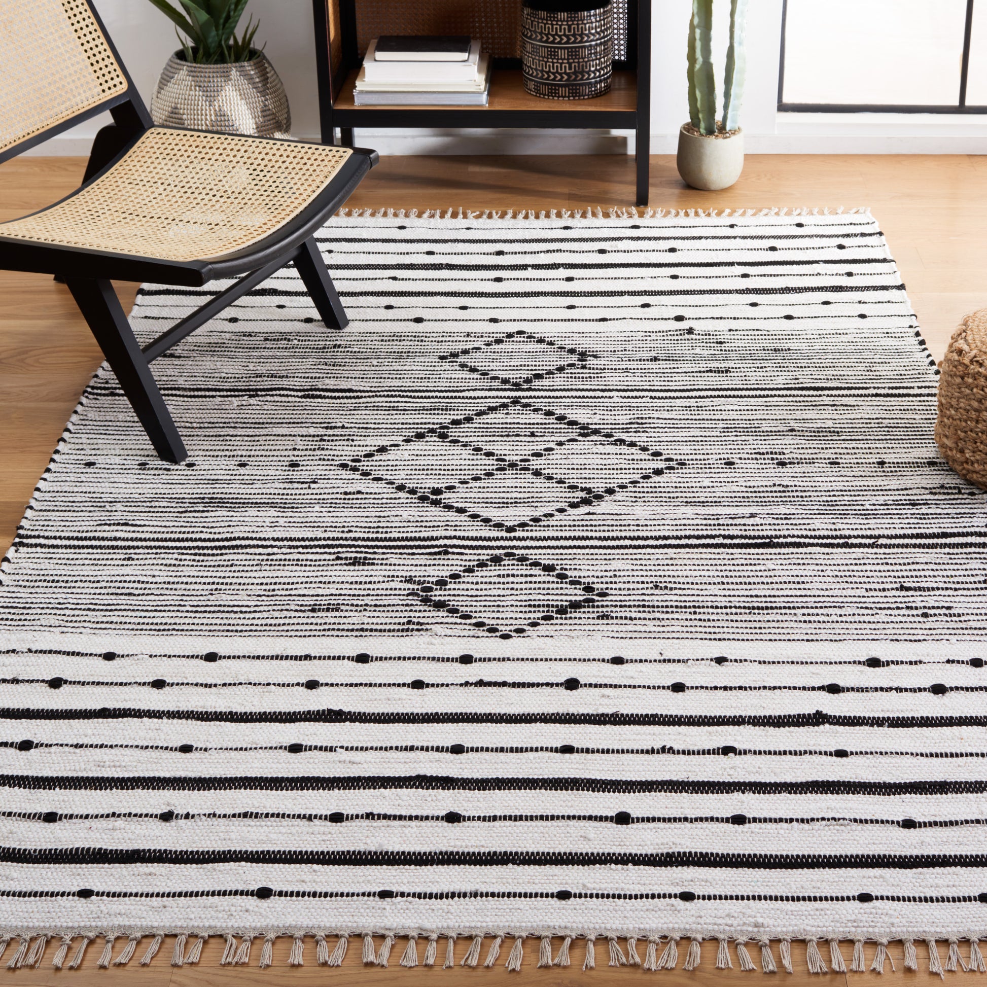 Safavieh Striped Kilim Stk204A Ivory/Black Area Rug