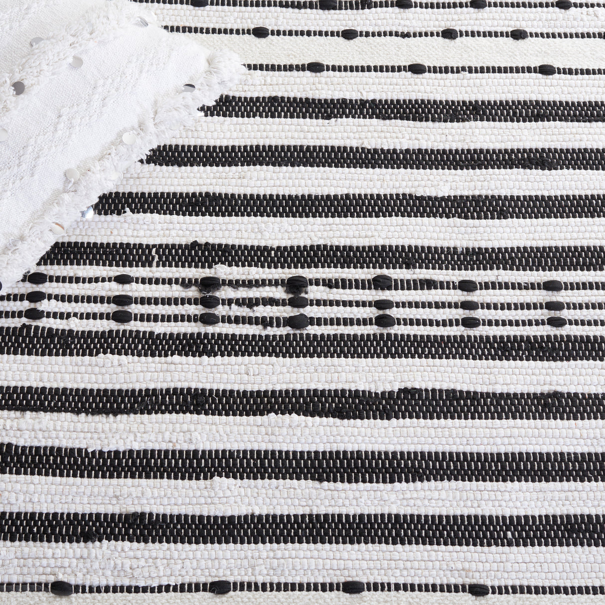 Safavieh Striped Kilim Stk205Z Black/Ivory Rug.