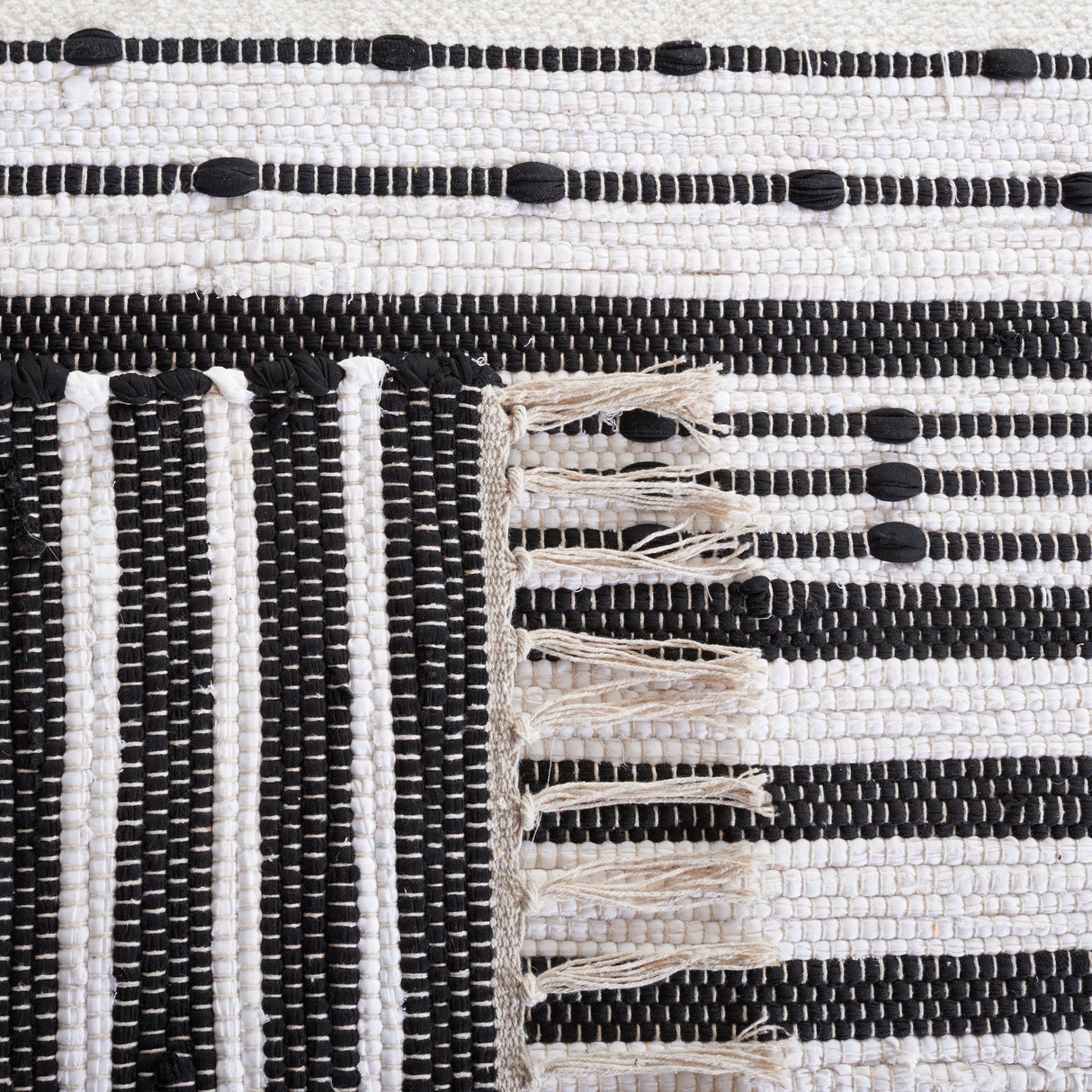 Safavieh Striped Kilim Stk205Z Black/Ivory Rug.
