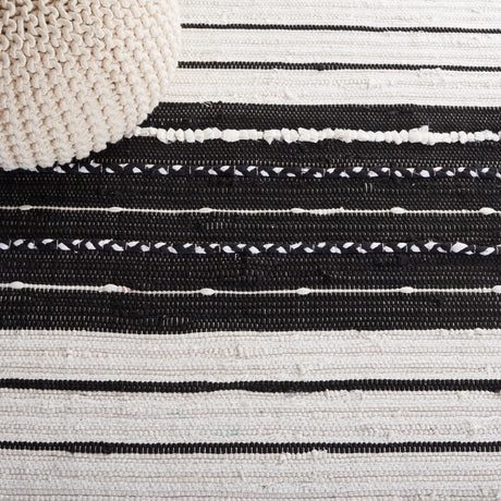 Safavieh Striped Kilim Stk207Z Black/Ivory Rug.