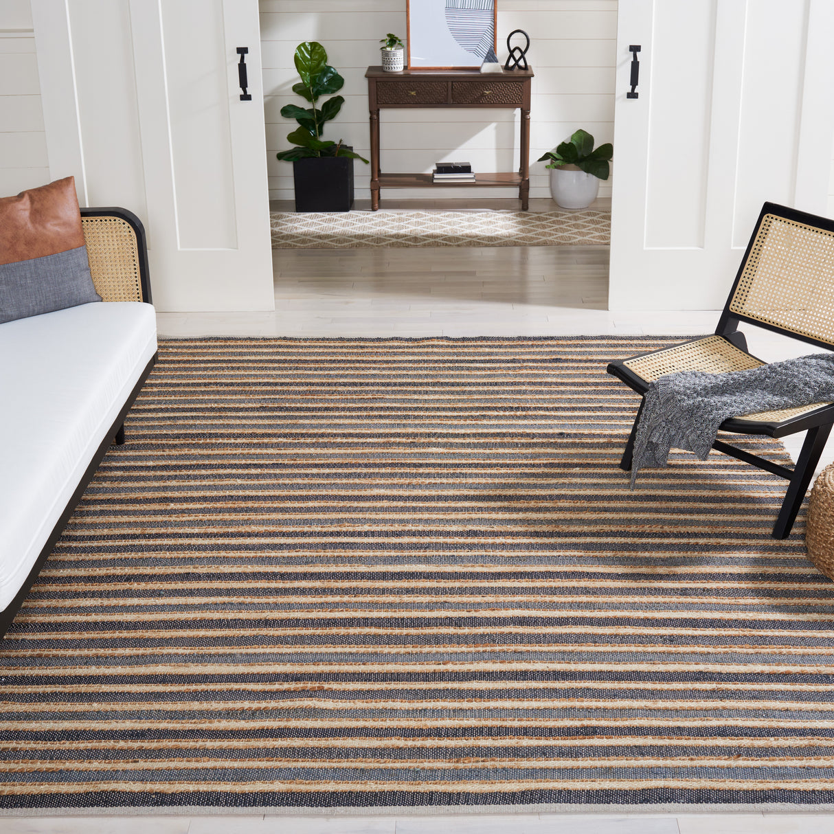 Safavieh Striped Kilim Stk318H Charcoal/Ivory Rug.