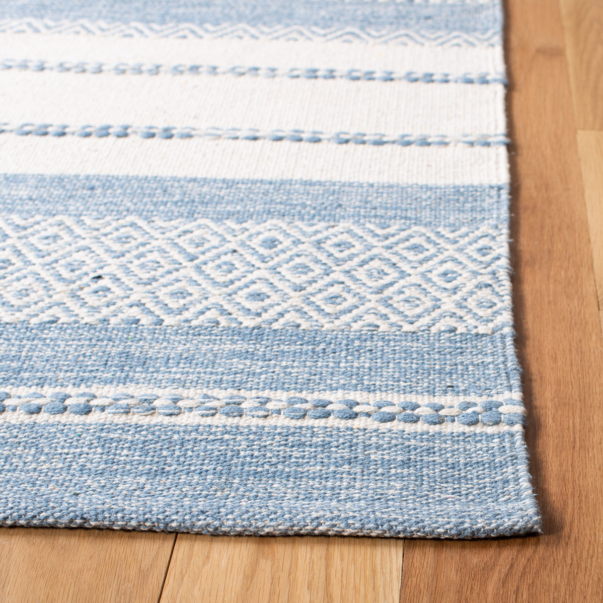 Safavieh Striped Kilim Stk503A Ivory/Blue Rugs.