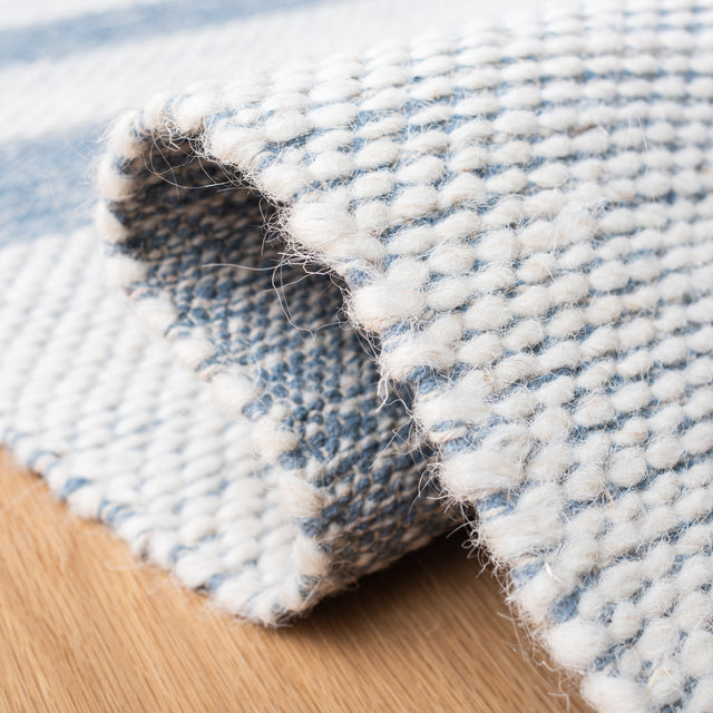Safavieh Striped Kilim Stk504A Ivory/Blue Rugs.