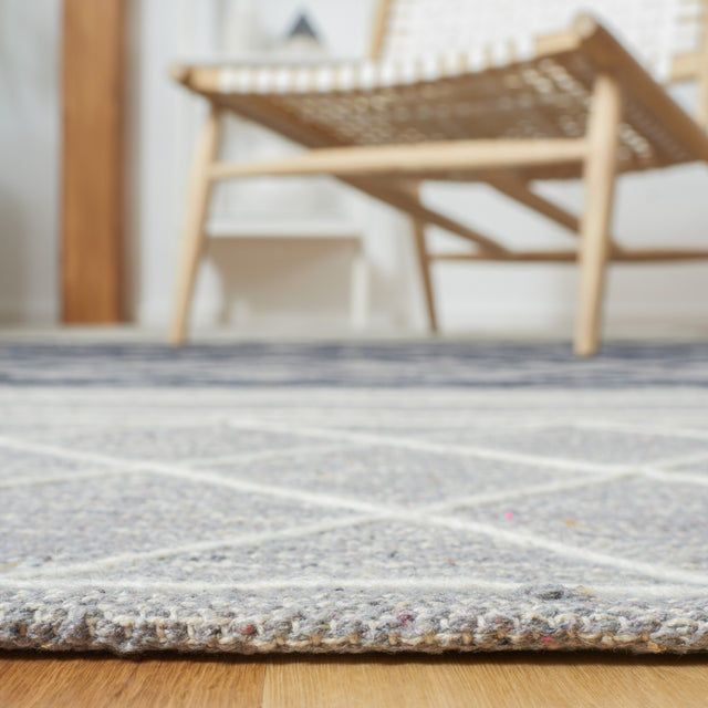 Safavieh Striped Kilim Stk507G Silver/Grey Rugs.