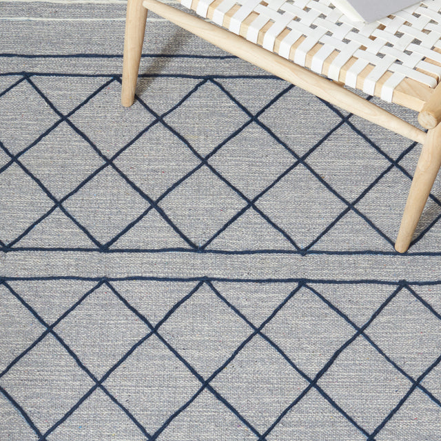 Safavieh Striped Kilim Stk507G Silver/Grey Rugs.