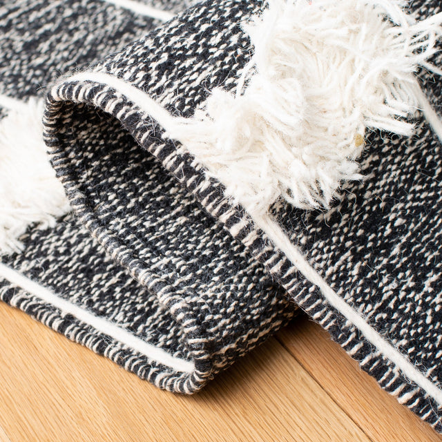 Safavieh Striped Kilim Stk508Z Black/Ivory Rugs.