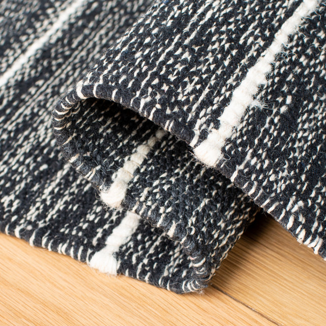 Safavieh Striped Kilim Stk509Z Black/Ivory Rugs.