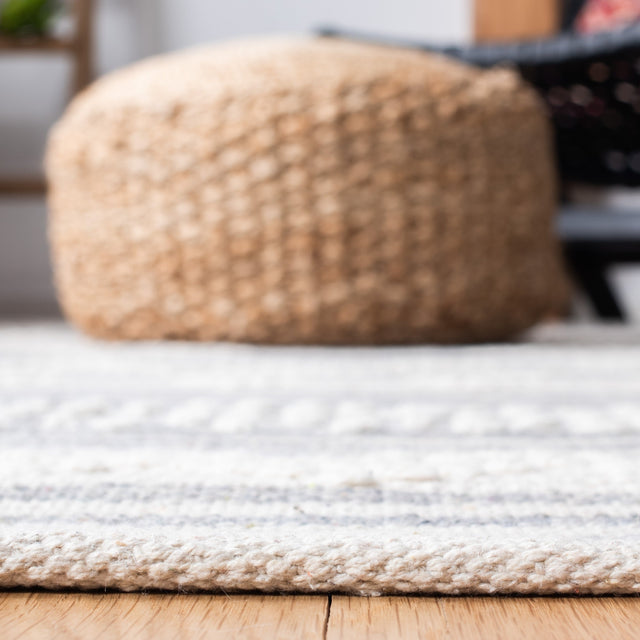 Safavieh Striped Kilim Stk511G Silver/Ivory Rugs.
