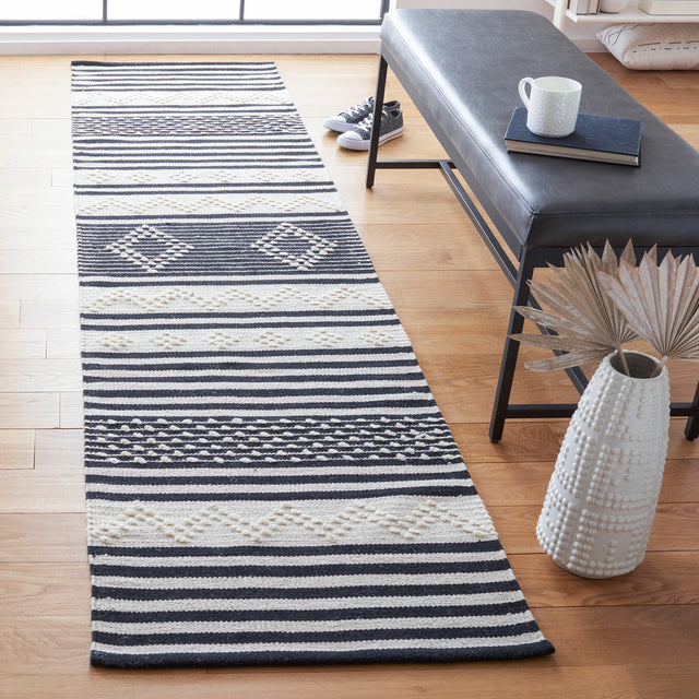 Safavieh Striped Kilim Stk511Z Black/Ivory Rugs.