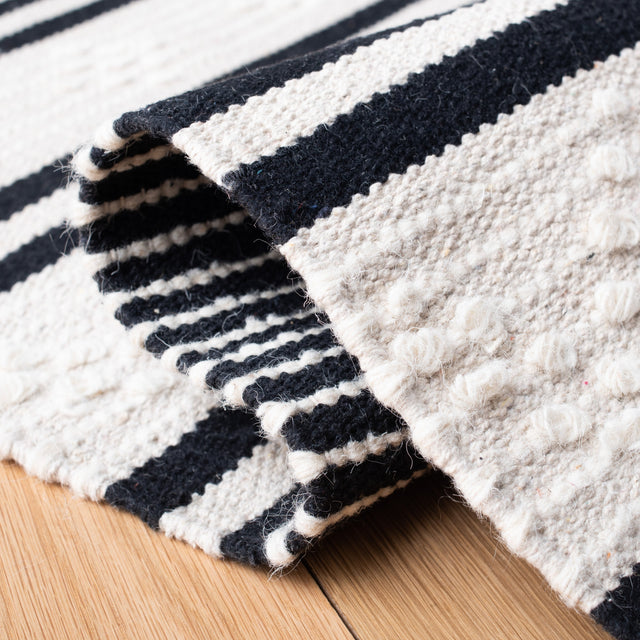 Safavieh Striped Kilim Stk511Z Black/Ivory Rugs.