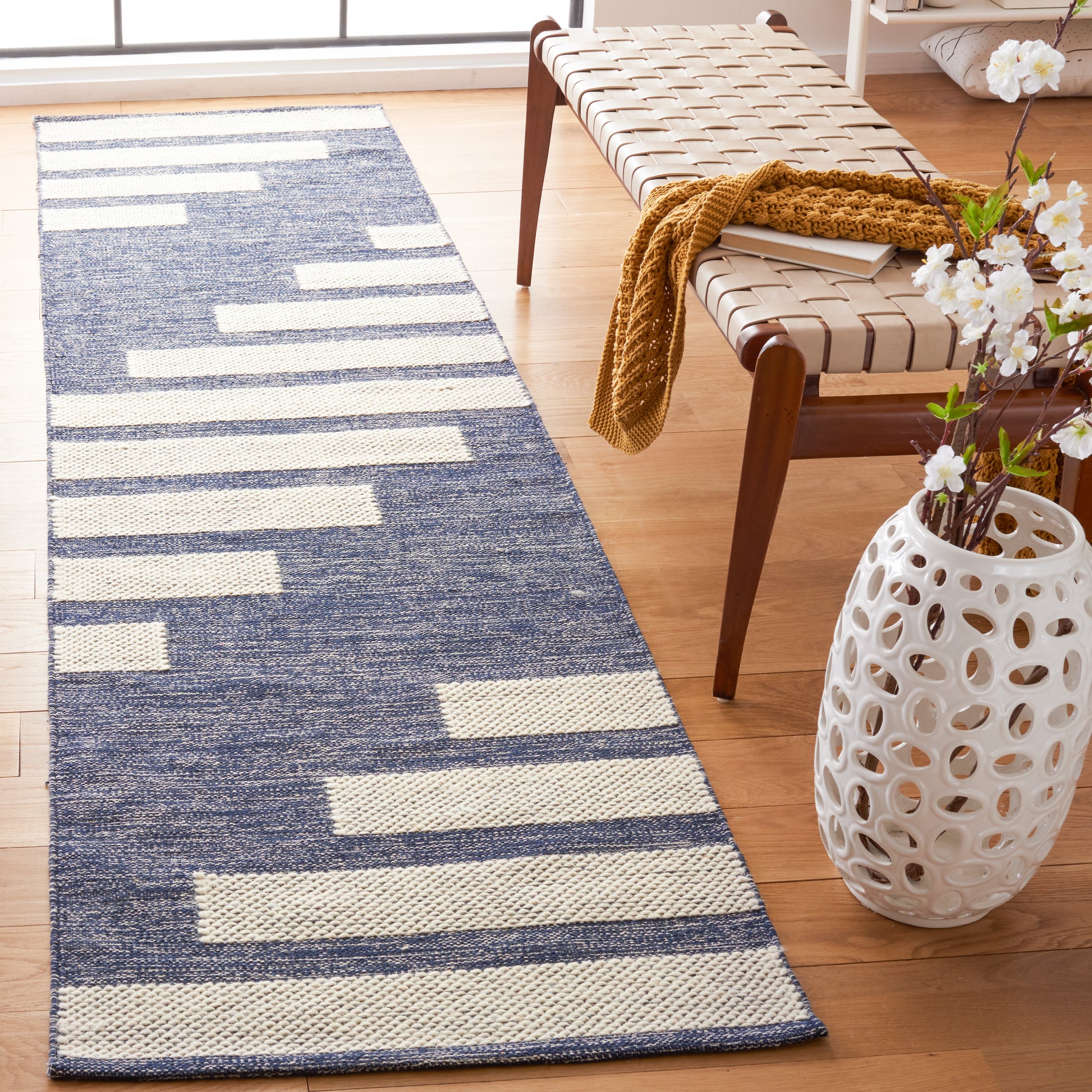 Safavieh Striped Kilim Stk514N Navy/Ivory Area Rug