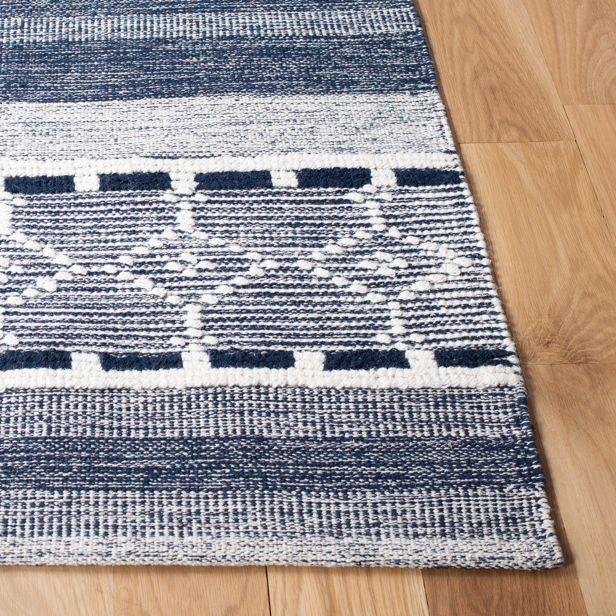 Safavieh Striped Kilim Stk522N Navy/Ivory Rugs.