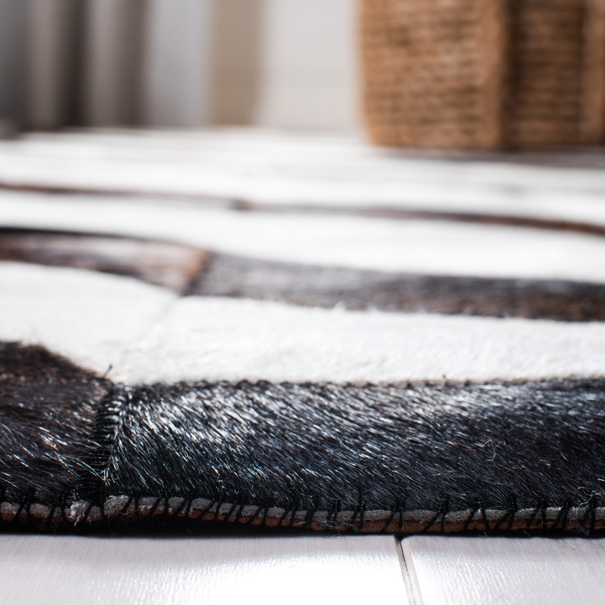 Safavieh Studio Leather Stl801Z Black/Ivory Rugs.