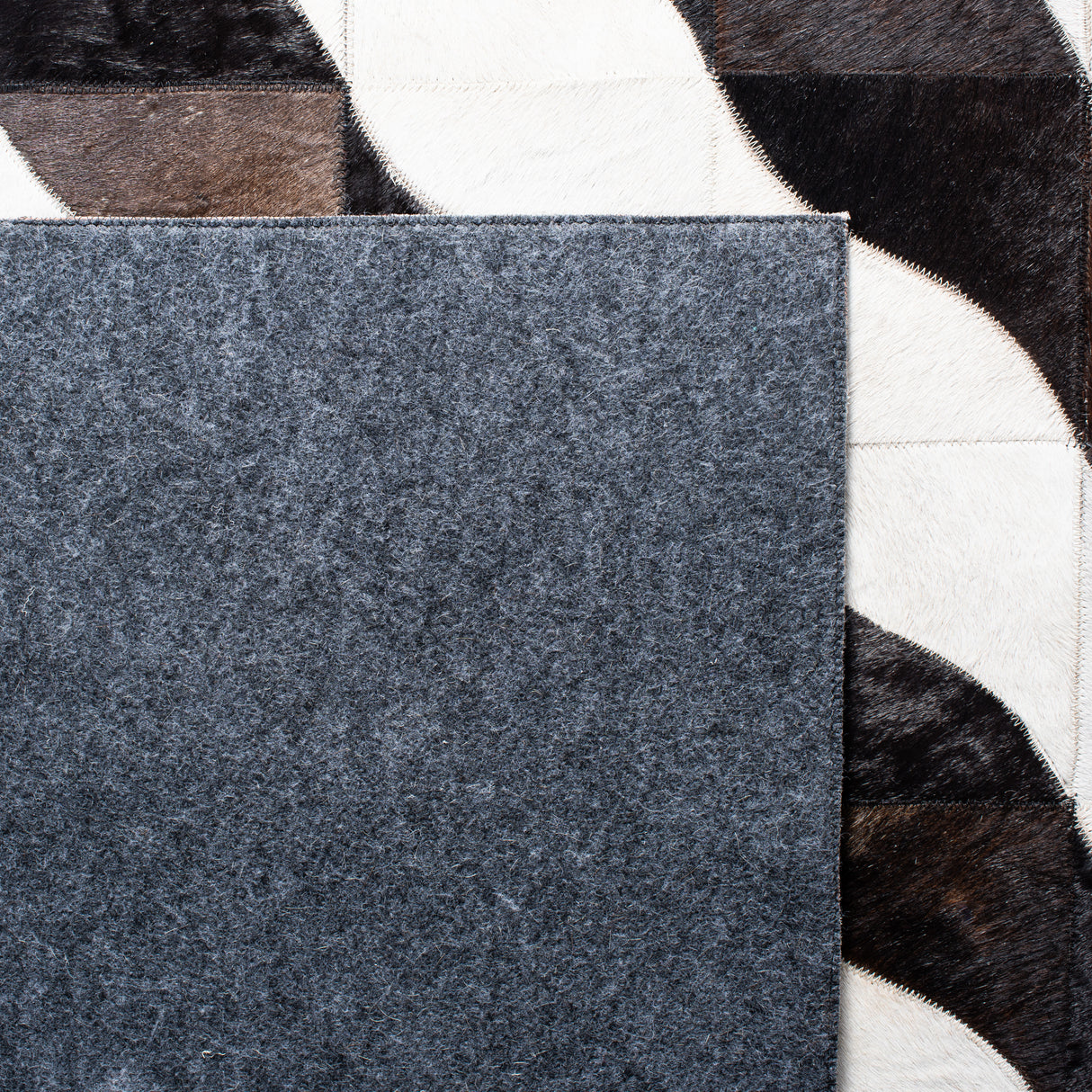 Safavieh Studio Leather Stl801Z Black/Ivory Rugs.