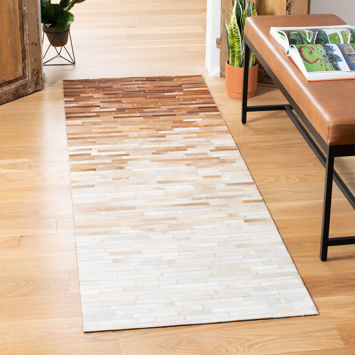 Safavieh Studio Leather Stl805A Ivory/Brown Rugs.