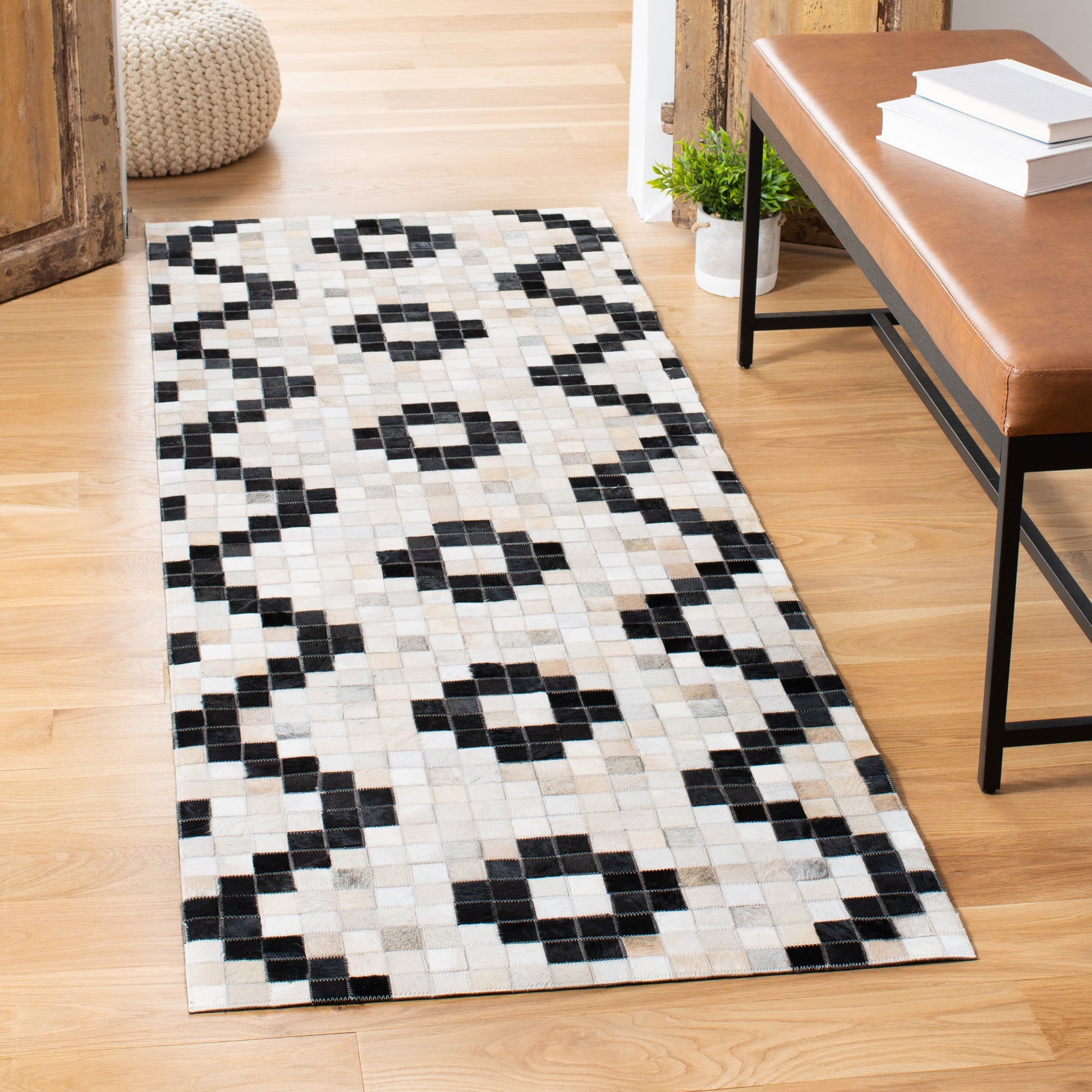 Safavieh Studio Leather Stl811A Ivory/Black Area Rug