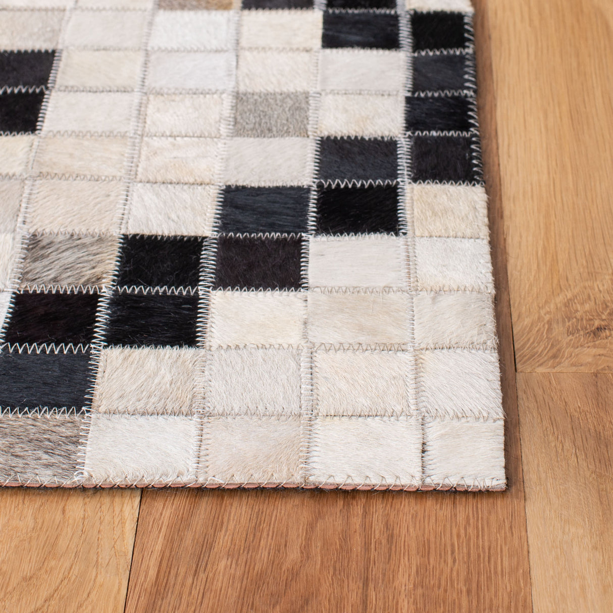 Safavieh Studio Leather Stl811A Ivory/Black Rugs.