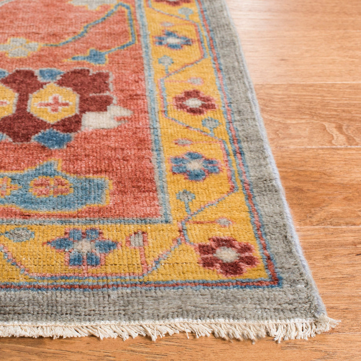Safavieh Sultanabad Sul1072A Grey/Red Rug.