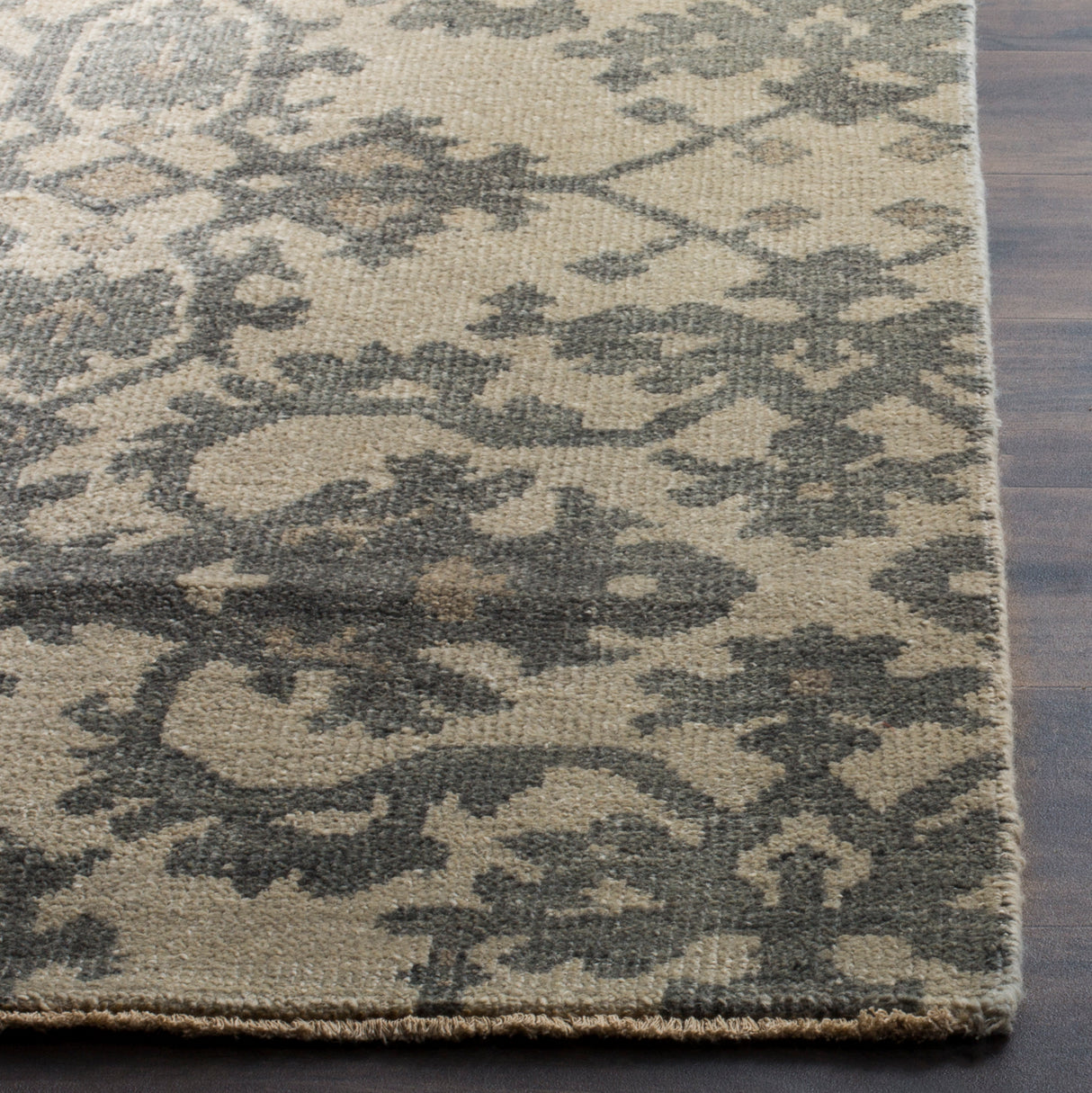 Safavieh Sivas Svs130A Ivory/Grey Rug.