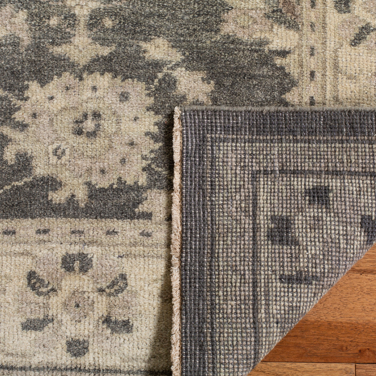 Safavieh Sivas Svs158A Grey/Ivory Rug.