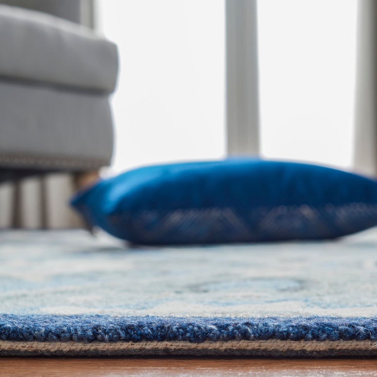 Safavieh Suzani Szn502M Blue/Ivory Rugs.