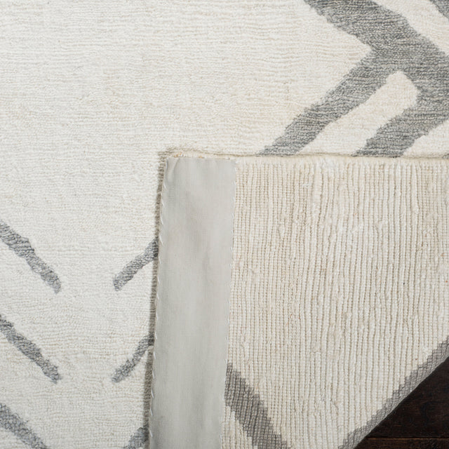 Safavieh Tibetan Tb424A Ivory/Silver Rug.