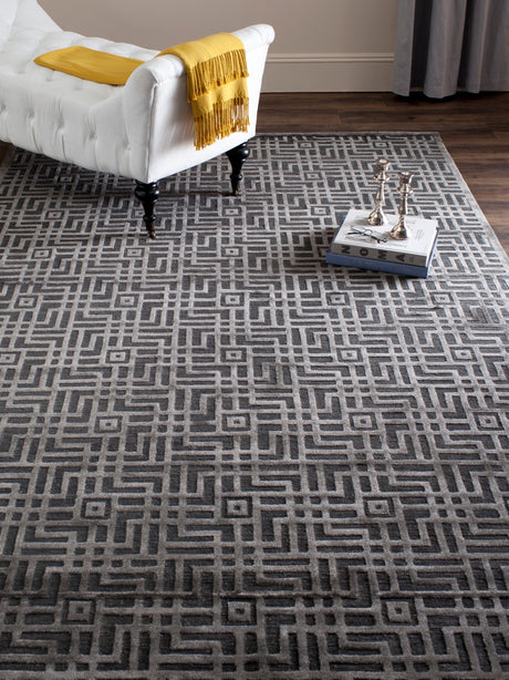 Safavieh Tibetan Tb426B Charcoal Rug.