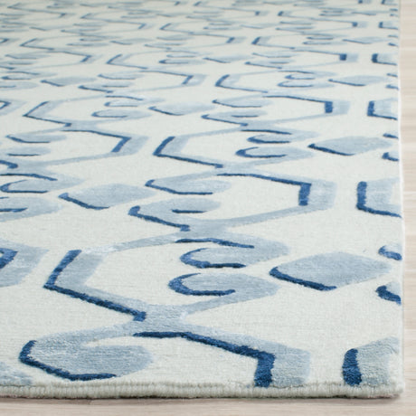 Safavieh Tibetan Tb831B Blue/Ivory Rug.