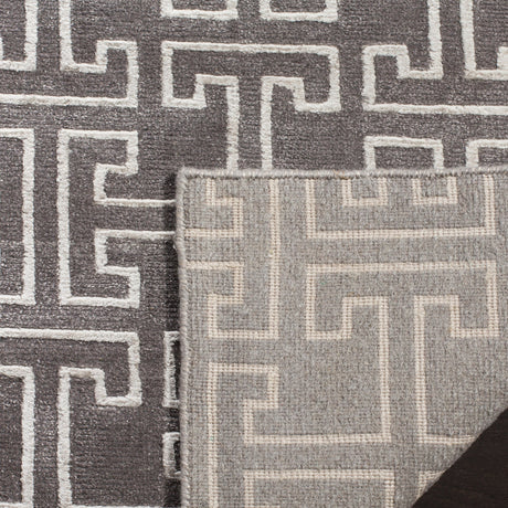 Safavieh Tibetan Tb832A Grey/Ivory Rug.