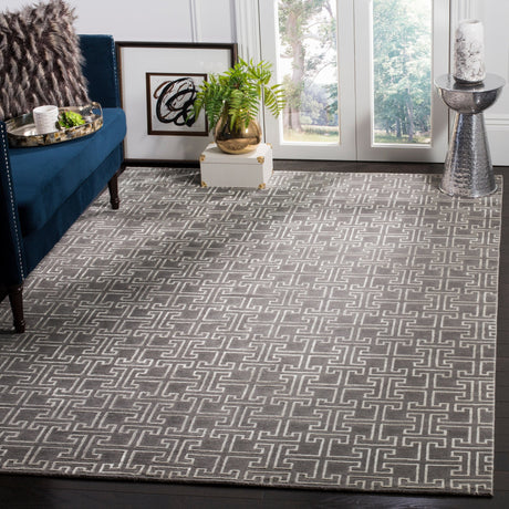 Safavieh Tibetan Tb832A Grey/Ivory Rug.