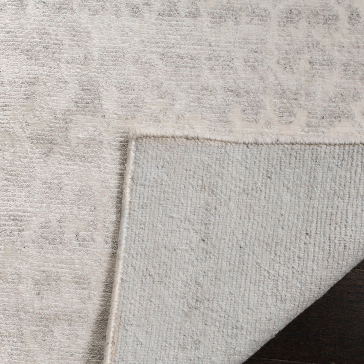 Safavieh Tibetan Tb890A Ivory Rug.