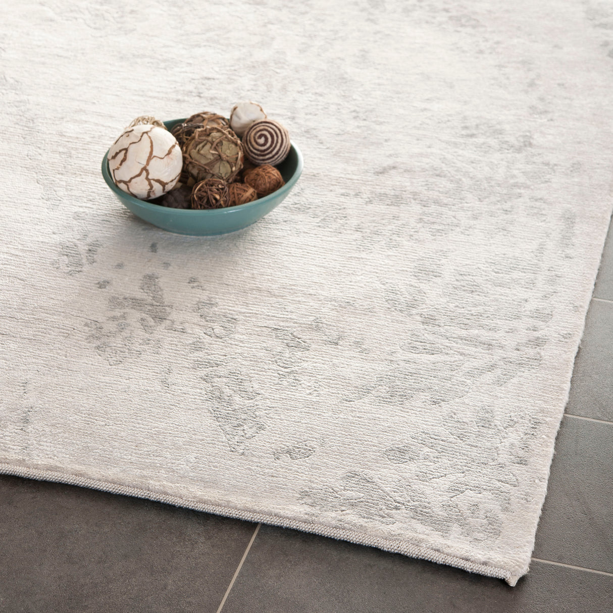 Safavieh Tibetan Tb944A Platinum Rug.