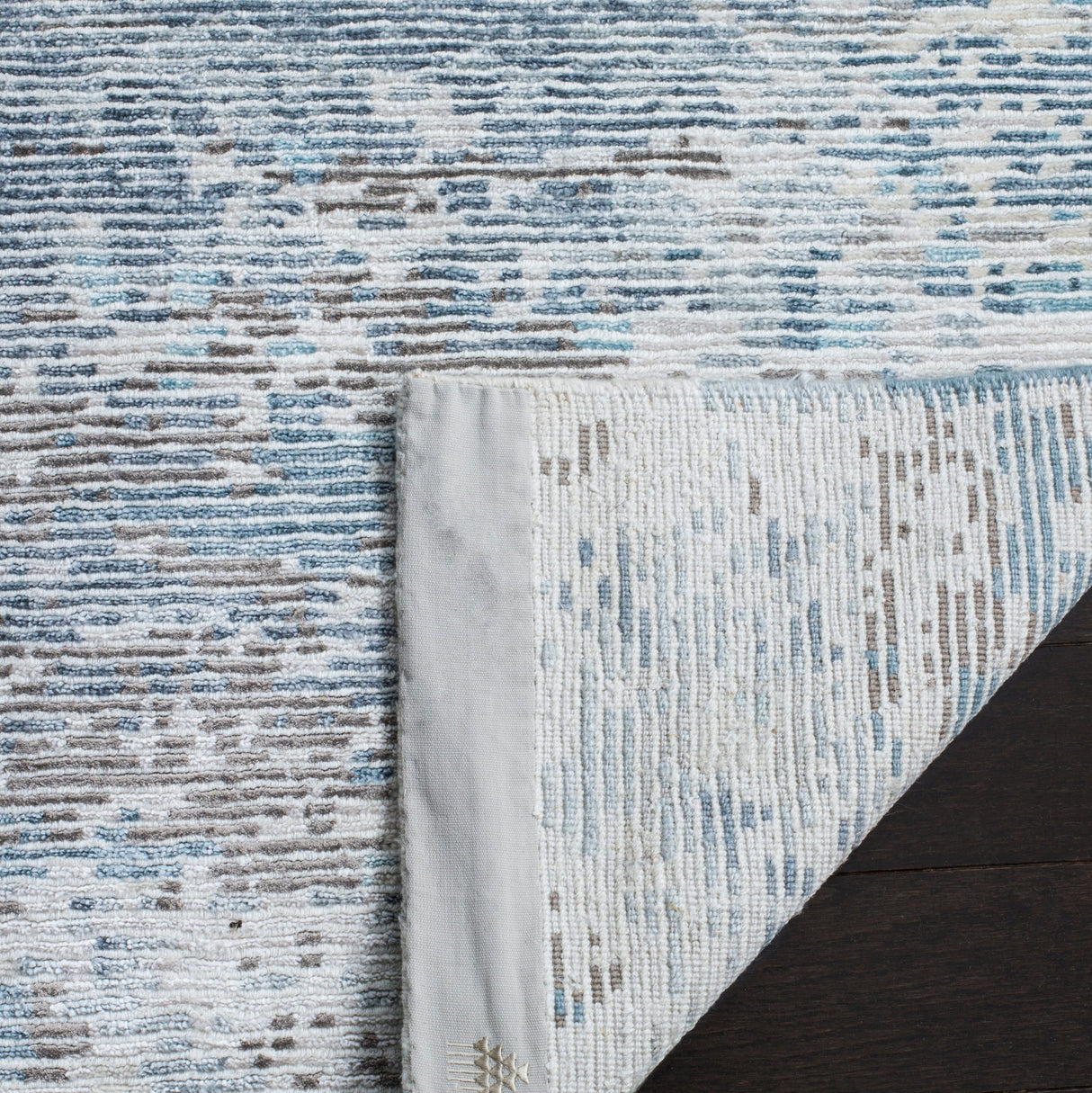 Safavieh Tiffany Tfn211A Silver/Blue Rug.