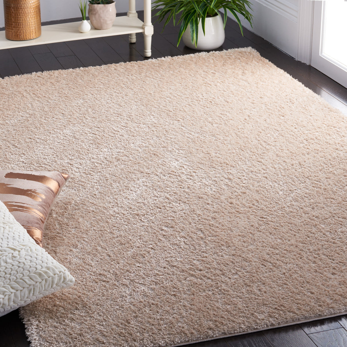 Safavieh Tahoe Shag Tho670B Beige Rug.