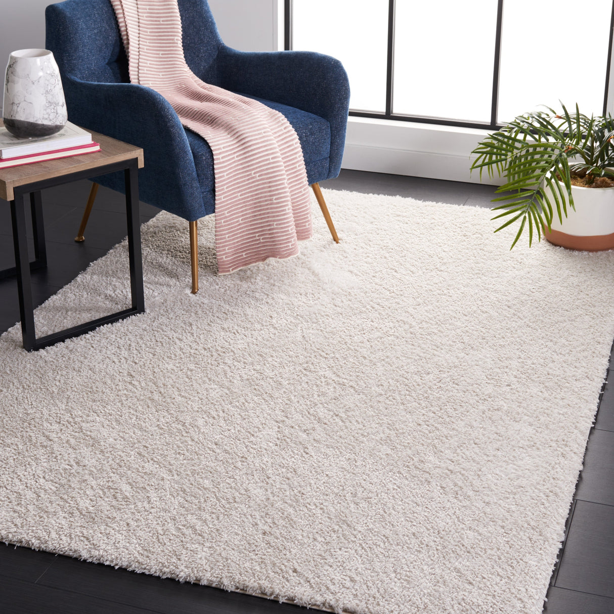 Safavieh Tahoe Shag Tho670G Silver Rug.